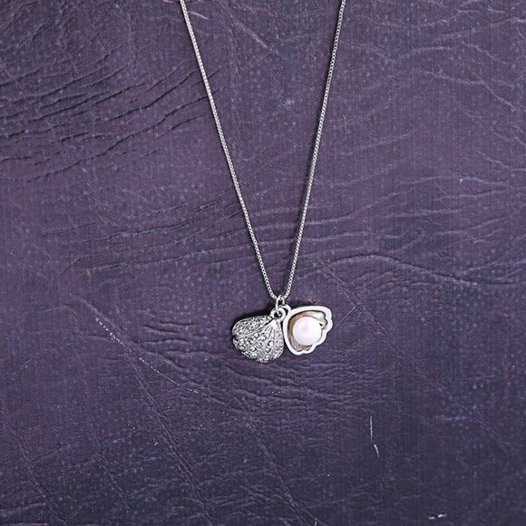 Pearl Open Clam Shell Necklace - Picture 6 of 7